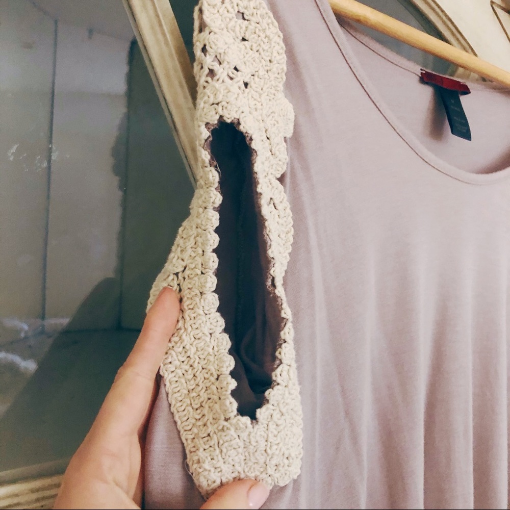BKE real pretty boho style top with lace accents - Picture 3 of 4